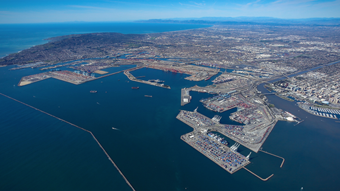 Maersk cảnh báo khả năng sớm áp dụng phí lưu container ở các cảng ở Vịnh San Pedro